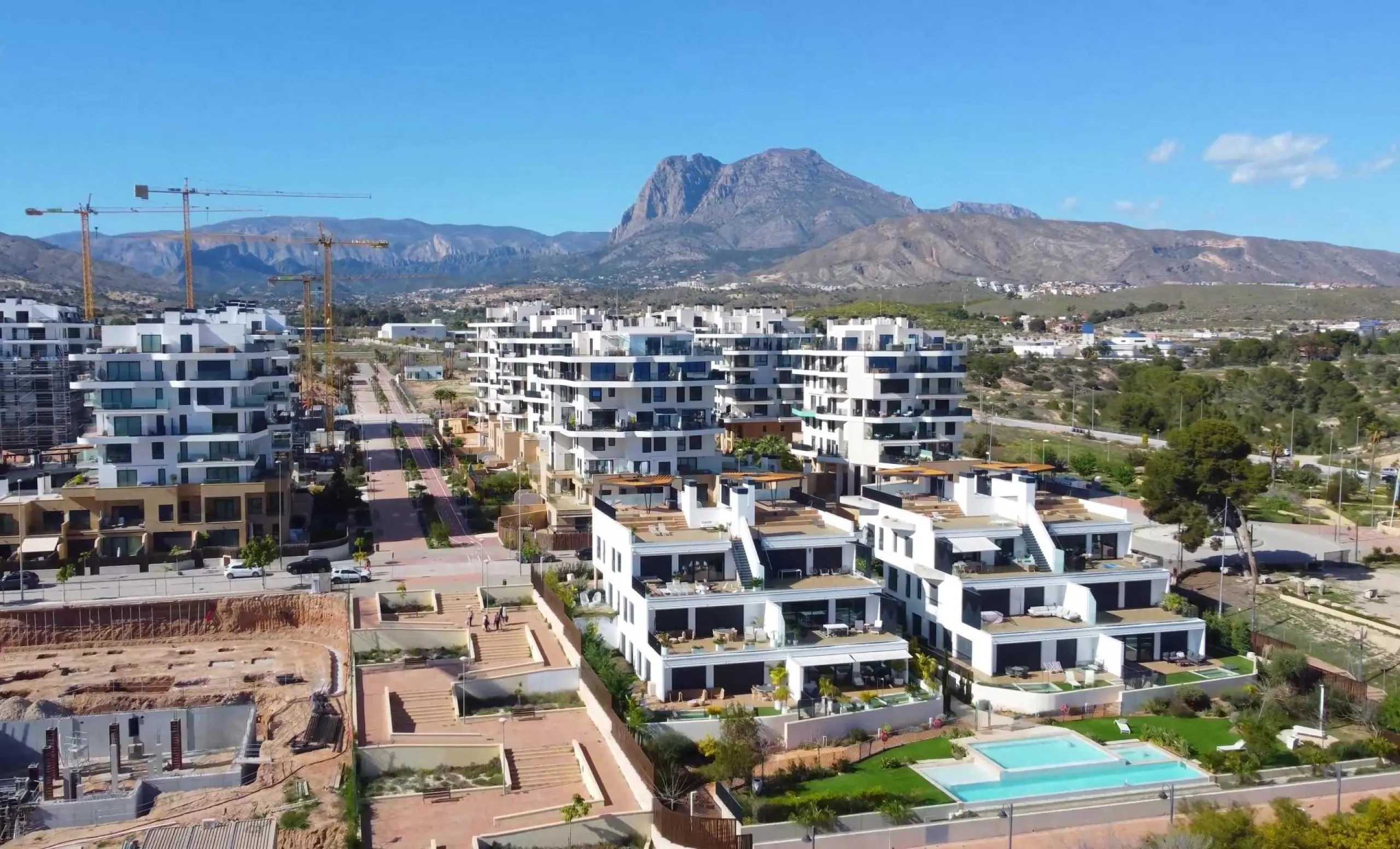 🌴 Luxury property by the sea!