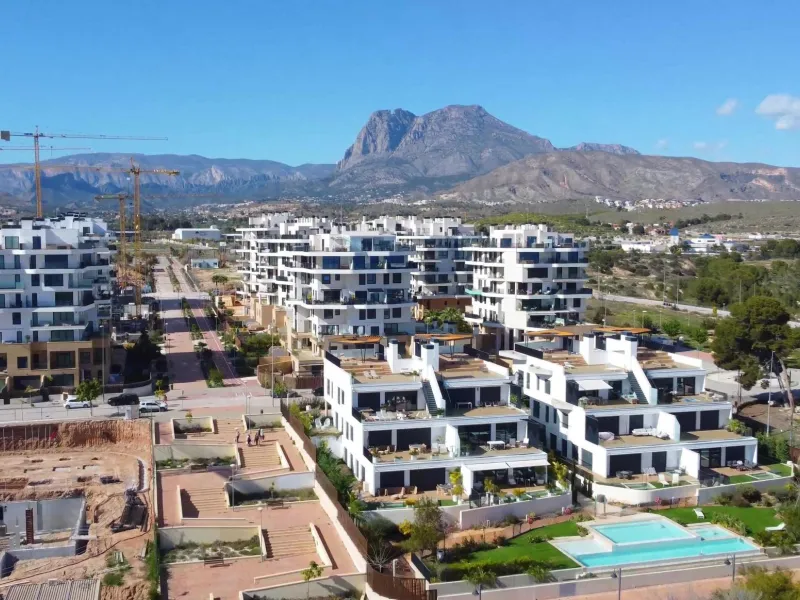 🌴 Luxury property by the sea!
