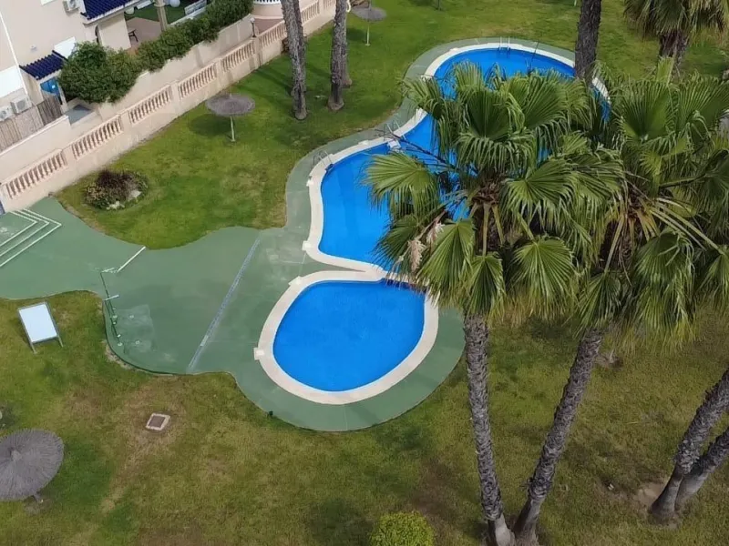 BUNGALOW PLANTA ALTA CON SOLÁRIUM EN ORIHUELA COSTA, ZENIAMAR I.