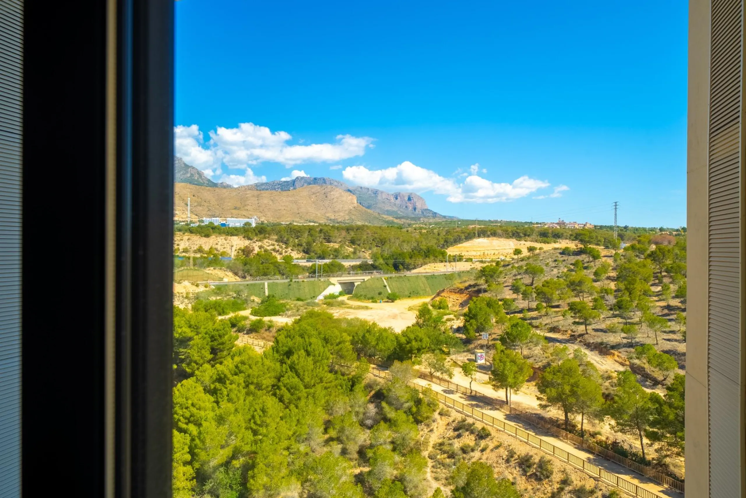 Spacious 2-Bedroom Apartment in the Eagle Tower Complex