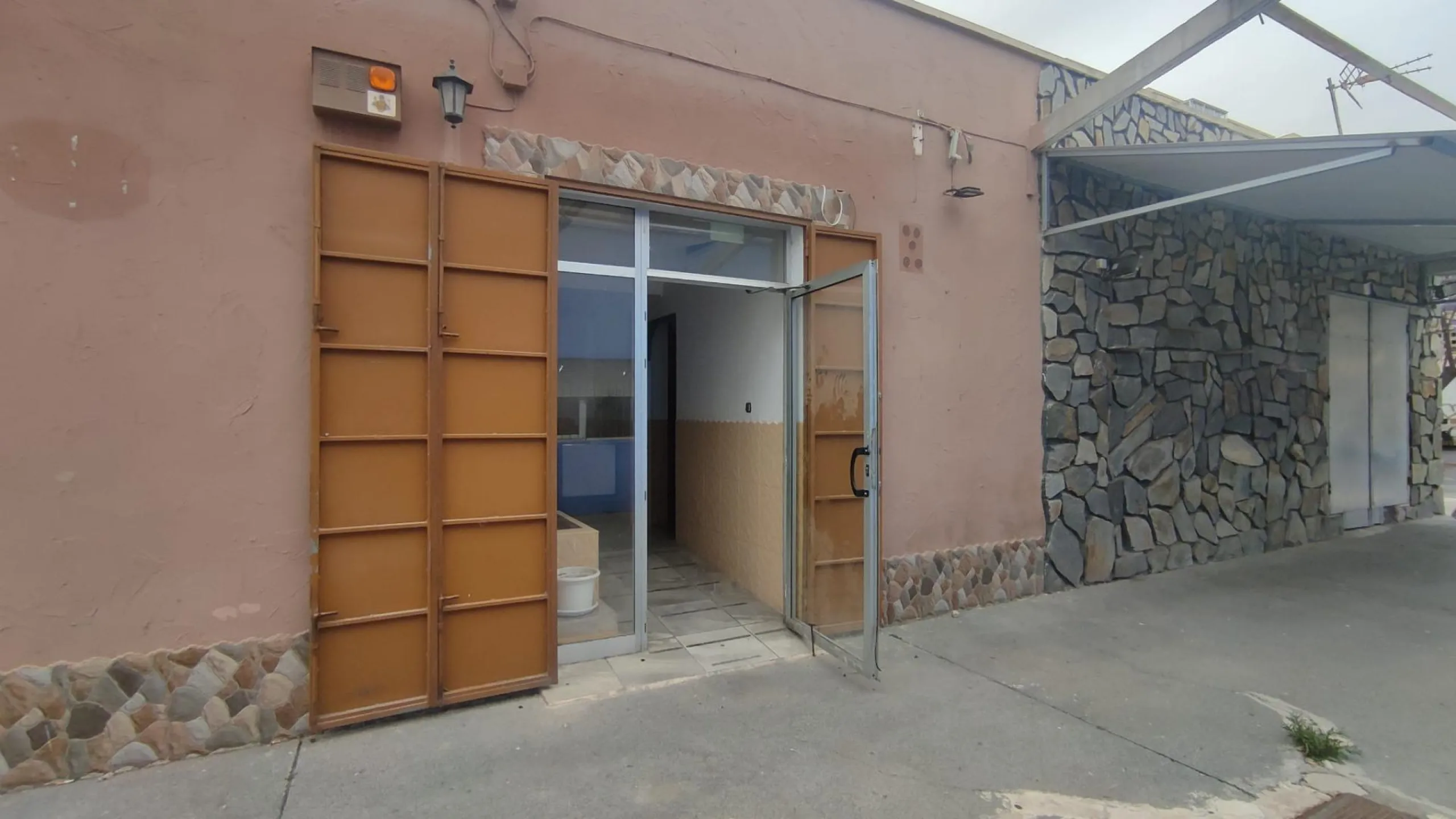 Bar - restaurant with licence in San Gabriel Alicante