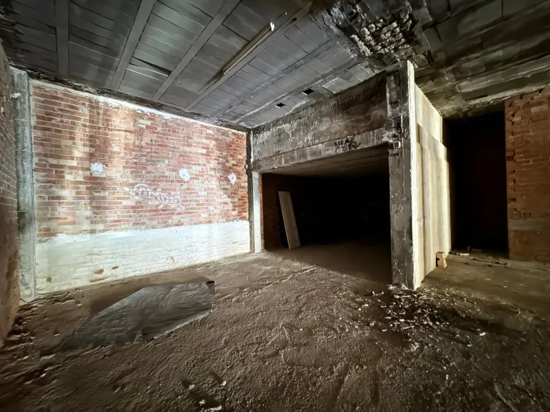 SE VENDE LOCAL COMERCIAL CON 261 M2. A 150 METROS DE LA PLAYA. PARA CUALQUER TIPO DE NEGOCIO.