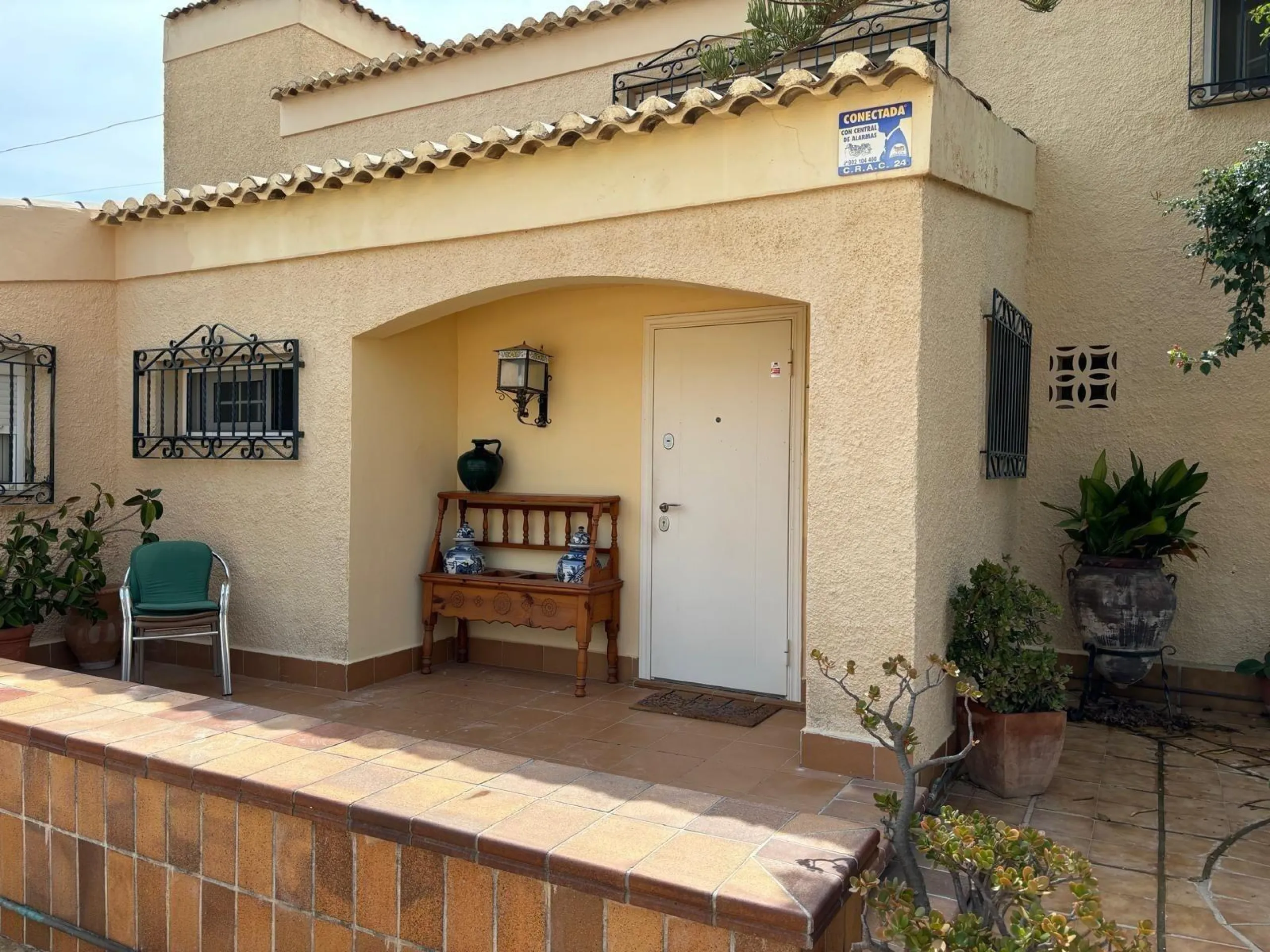 VILLA ESTILO MEDITERRANEO CON PISCINA PRIVADA. 4 DORM. 4 BAÑOS. CON PARCELO DE 900 M2.