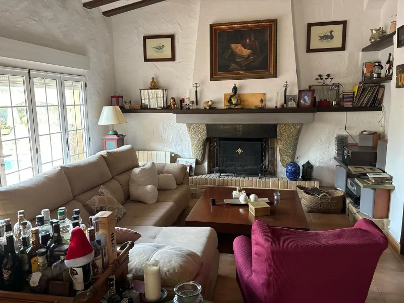 VILLA ESTILO MEDITERRANEO CON PISCINA PRIVADA. 4 DORM. 4 BAÑOS. CON PARCELO DE 900 M2.