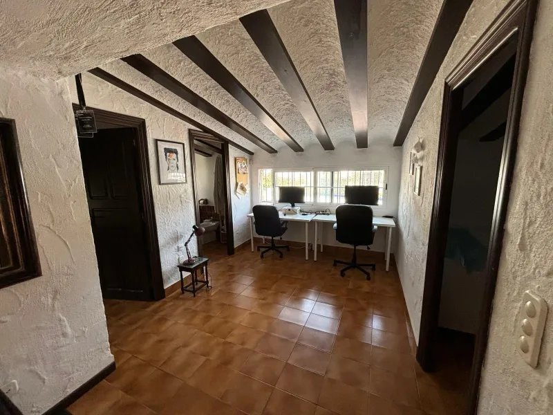 VILLA ESTILO MEDITERRANEO CON PISCINA PRIVADA. 4 DORM. 4 BAÑOS. CON PARCELO DE 900 M2.