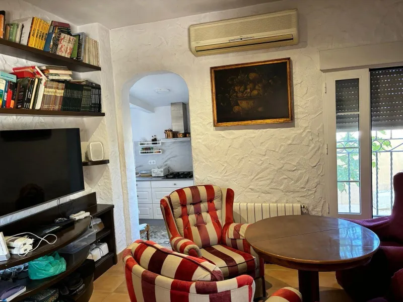 VILLA ESTILO MEDITERRANEO CON PISCINA PRIVADA. 4 DORM. 4 BAÑOS. CON PARCELO DE 900 M2.