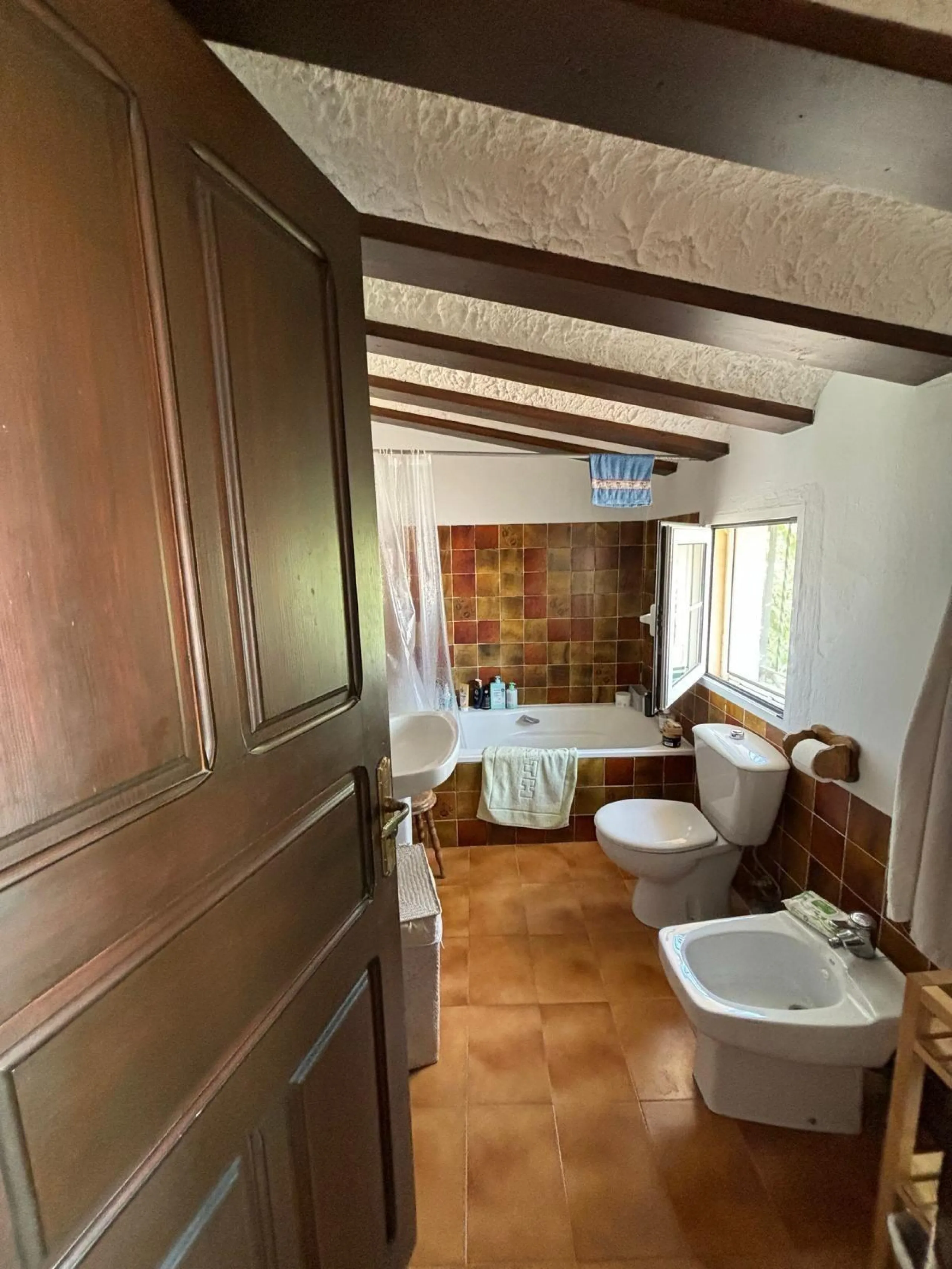VILLA ESTILO MEDITERRANEO CON PISCINA PRIVADA. 4 DORM. 4 BAÑOS. CON PARCELO DE 900 M2.