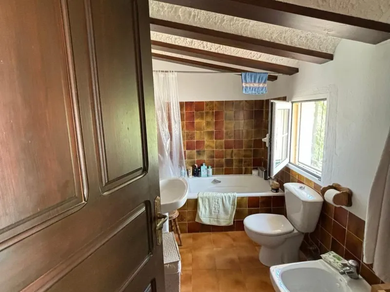 VILLA ESTILO MEDITERRANEO CON PISCINA PRIVADA. 4 DORM. 4 BAÑOS. CON PARCELO DE 900 M2.