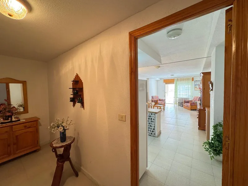 AMPLIO APARTAMENTO DE 99 M2 A 350 METROS DE PLAYA DEL CURA. 2 DORM. 1 BAÑO.