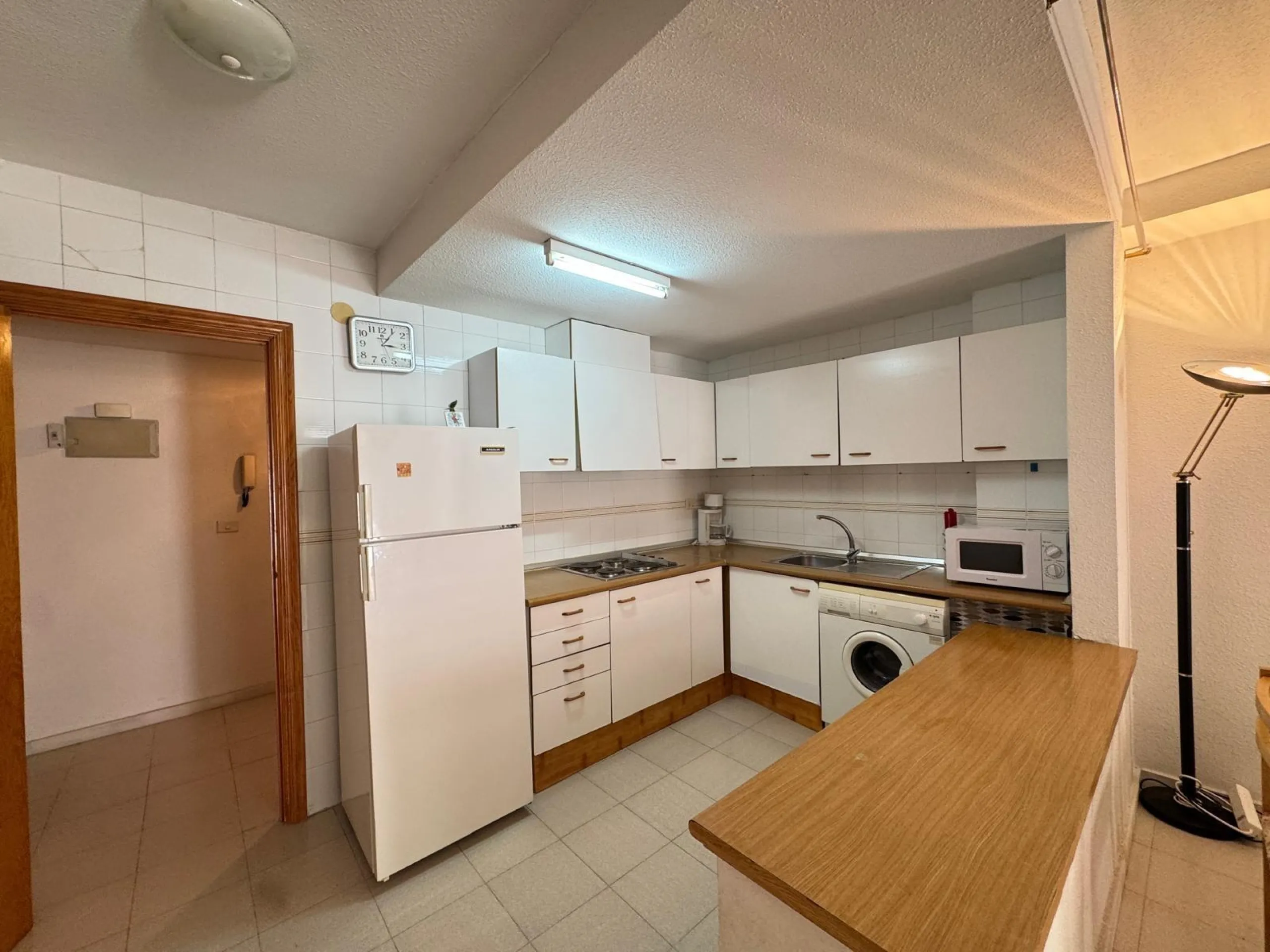 AMPLIO APARTAMENTO DE 99 M2 A 350 METROS DE PLAYA DEL CURA. 2 DORM. 1 BAÑO.