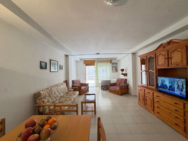 AMPLIO APARTAMENTO DE 99 M2 A 350 METROS DE PLAYA DEL CURA. 2 DORM. 1 BAÑO.
