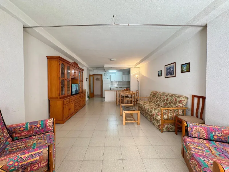 AMPLIO APARTAMENTO DE 99 M2 A 350 METROS DE PLAYA DEL CURA. 2 DORM. 1 BAÑO.