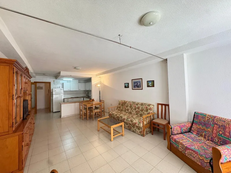 AMPLIO APARTAMENTO DE 99 M2 A 350 METROS DE PLAYA DEL CURA. 2 DORM. 1 BAÑO.