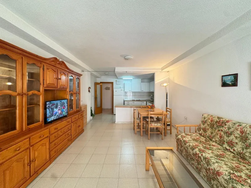 AMPLIO APARTAMENTO DE 99 M2 A 350 METROS DE PLAYA DEL CURA. 2 DORM. 1 BAÑO.