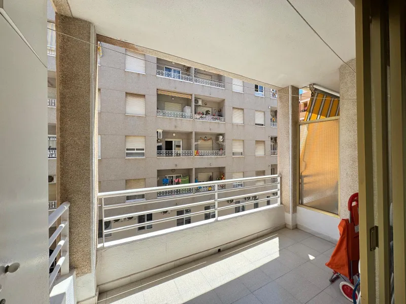 AMPLIO APARTAMENTO DE 99 M2 A 350 METROS DE PLAYA DEL CURA. 2 DORM. 1 BAÑO.