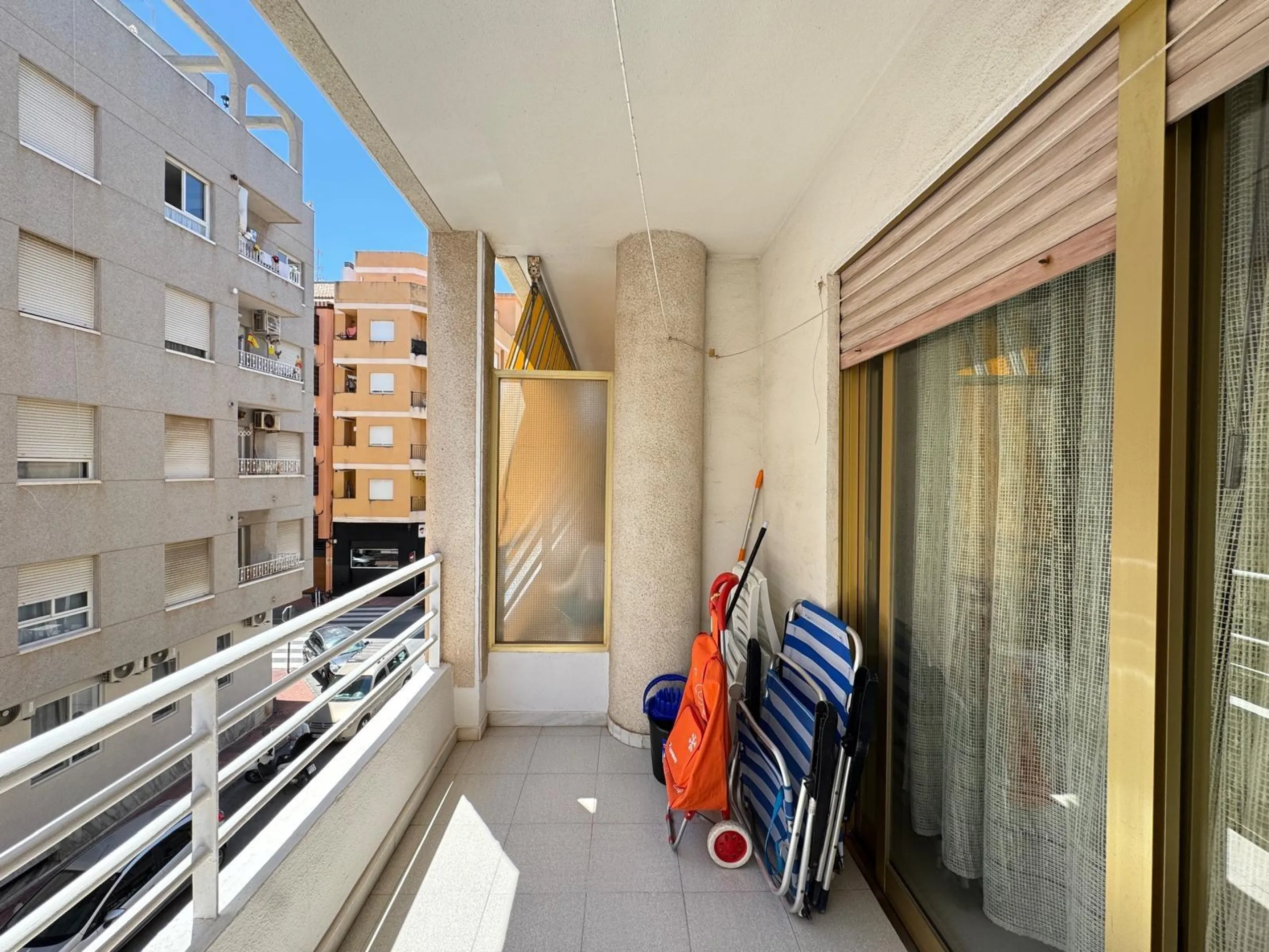 AMPLIO APARTAMENTO DE 99 M2 A 350 METROS DE PLAYA DEL CURA. 2 DORM. 1 BAÑO.