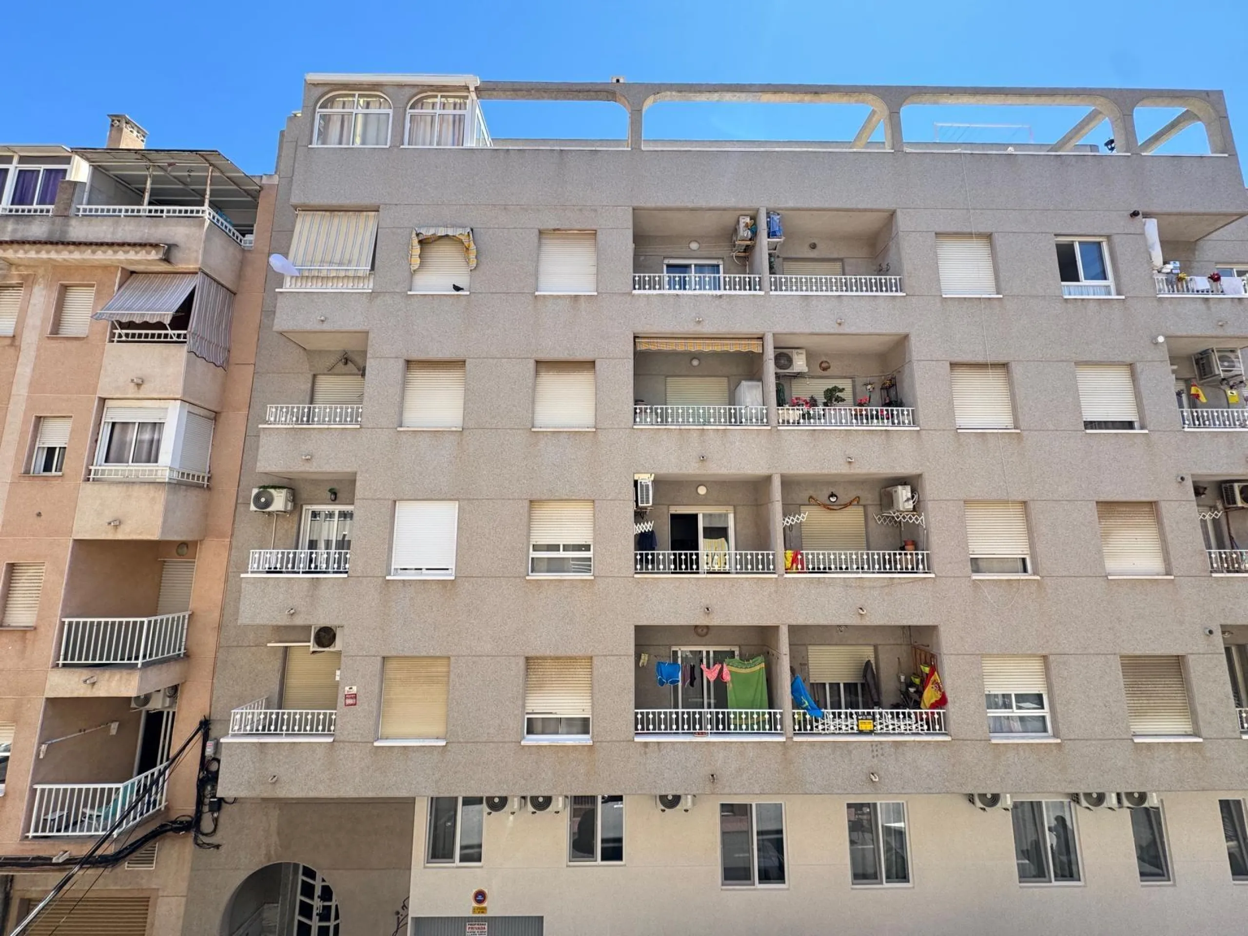 AMPLIO APARTAMENTO DE 99 M2 A 350 METROS DE PLAYA DEL CURA. 2 DORM. 1 BAÑO.