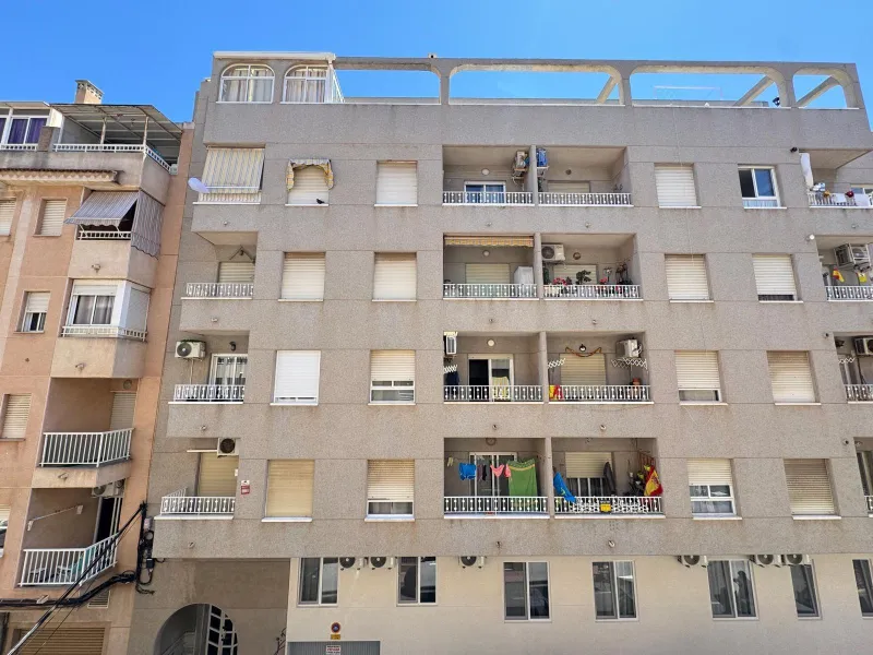 AMPLIO APARTAMENTO DE 99 M2 A 350 METROS DE PLAYA DEL CURA. 2 DORM. 1 BAÑO.
