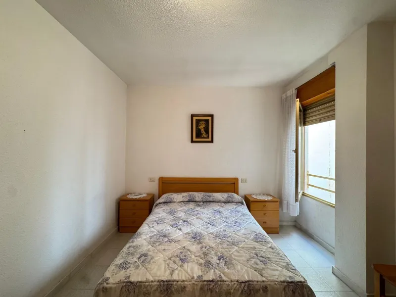 AMPLIO APARTAMENTO DE 99 M2 A 350 METROS DE PLAYA DEL CURA. 2 DORM. 1 BAÑO.