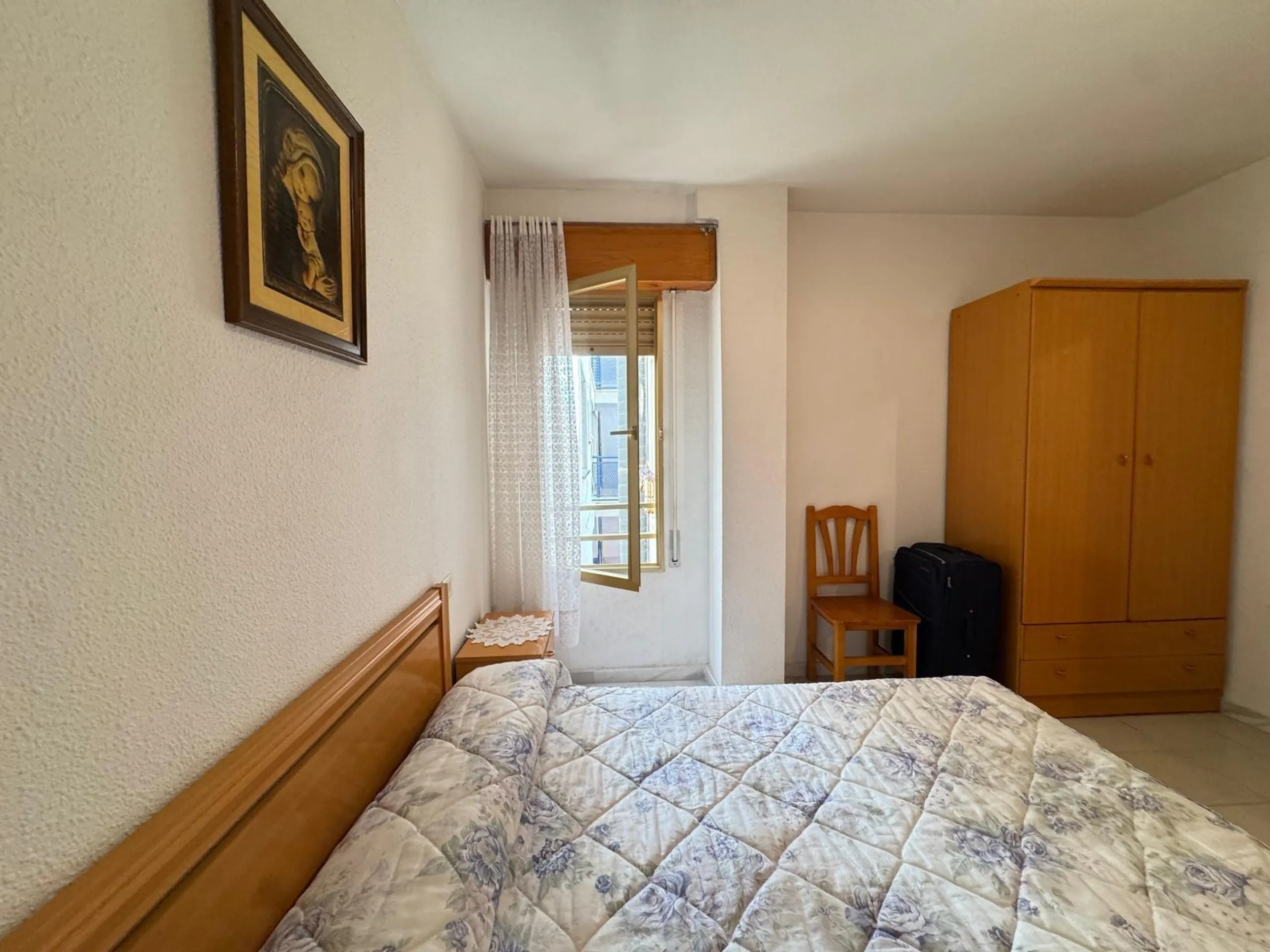 AMPLIO APARTAMENTO DE 99 M2 A 350 METROS DE PLAYA DEL CURA. 2 DORM. 1 BAÑO.