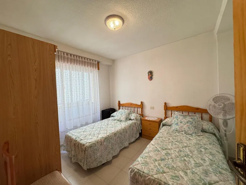 AMPLIO APARTAMENTO DE 99 M2 A 350 METROS DE PLAYA DEL CURA. 2 DORM. 1 BAÑO.