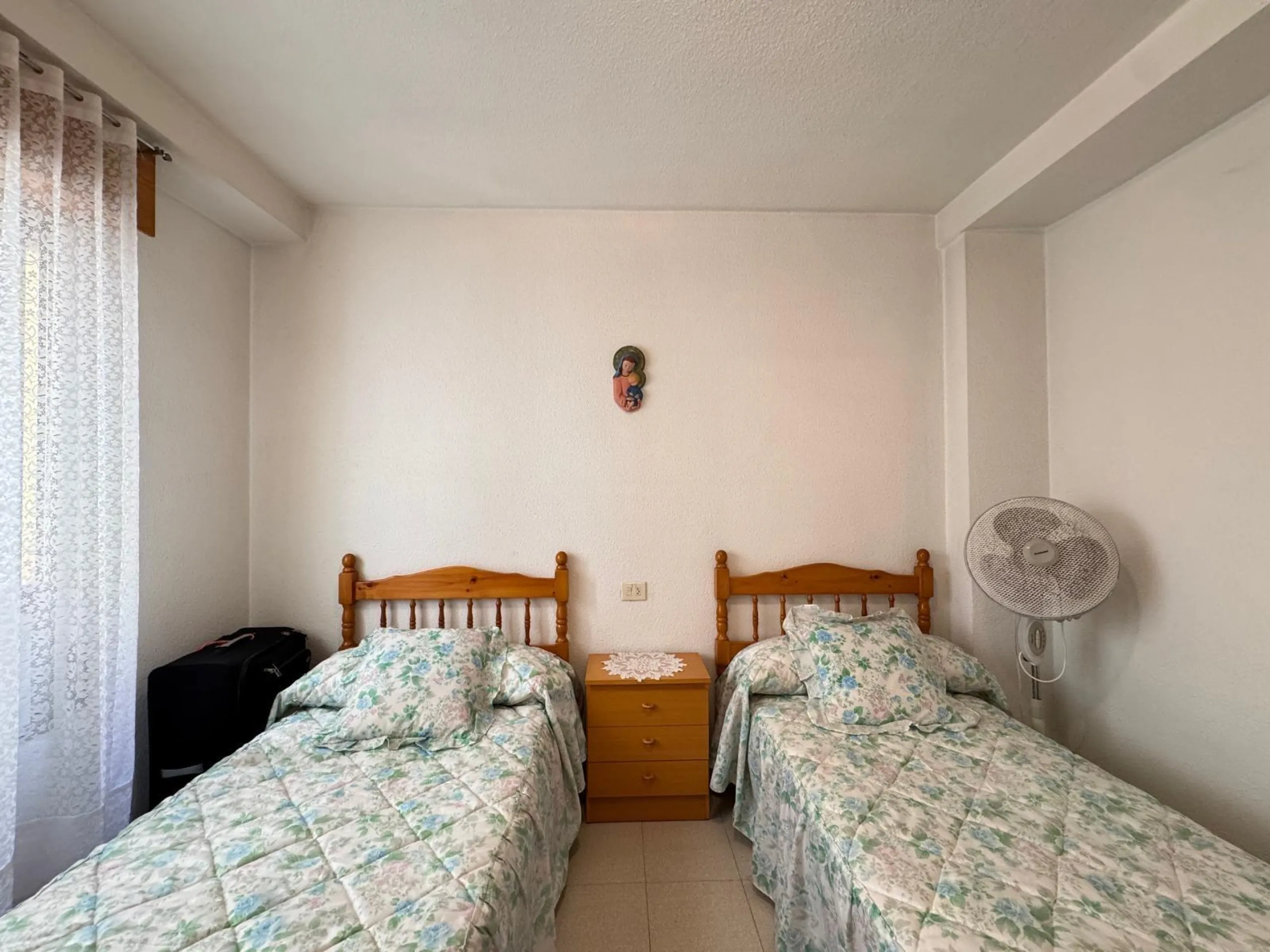 AMPLIO APARTAMENTO DE 99 M2 A 350 METROS DE PLAYA DEL CURA. 2 DORM. 1 BAÑO.