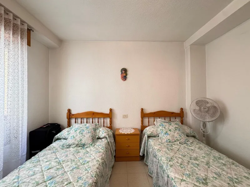 AMPLIO APARTAMENTO DE 99 M2 A 350 METROS DE PLAYA DEL CURA. 2 DORM. 1 BAÑO.