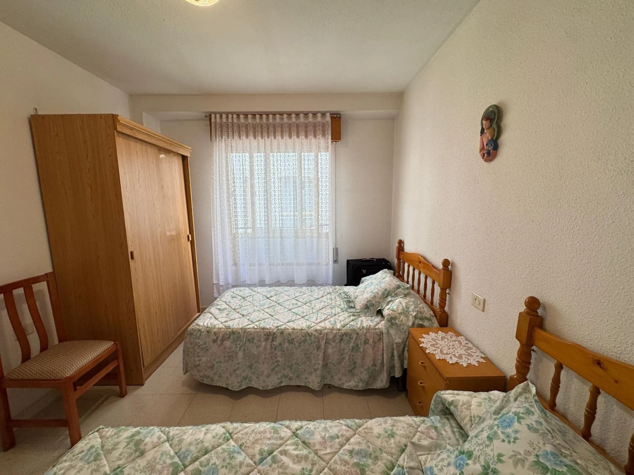 AMPLIO APARTAMENTO DE 99 M2 A 350 METROS DE PLAYA DEL CURA. 2 DORM. 1 BAÑO.