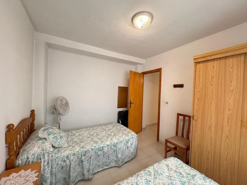AMPLIO APARTAMENTO DE 99 M2 A 350 METROS DE PLAYA DEL CURA. 2 DORM. 1 BAÑO.