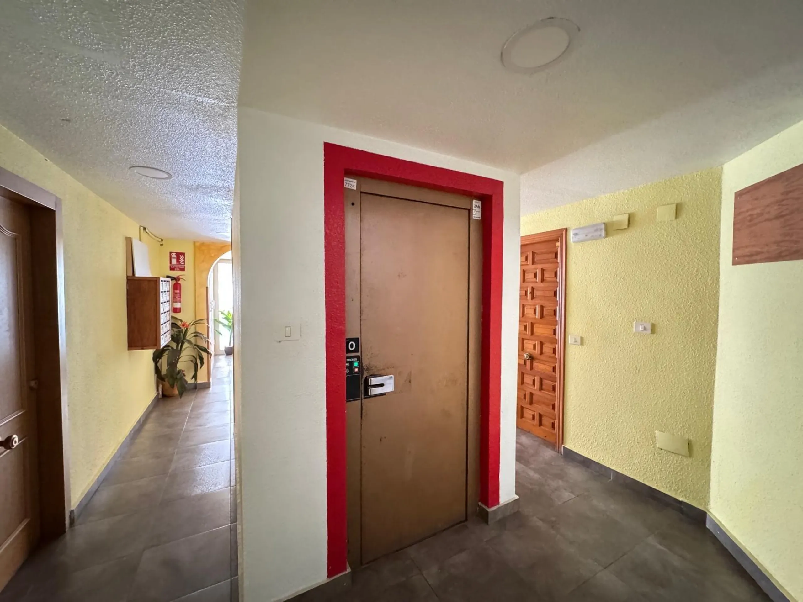 AMPLIO APARTAMENTO DE 99 M2 A 350 METROS DE PLAYA DEL CURA. 2 DORM. 1 BAÑO.