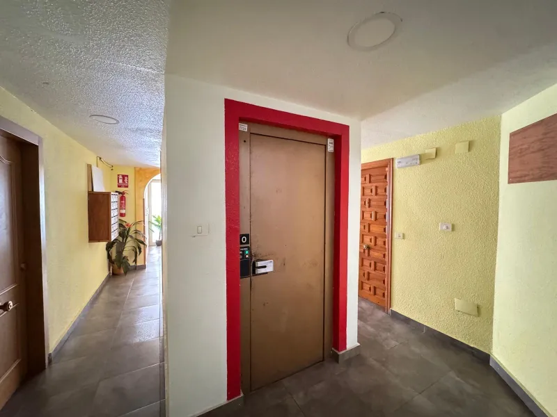 AMPLIO APARTAMENTO DE 99 M2 A 350 METROS DE PLAYA DEL CURA. 2 DORM. 1 BAÑO.