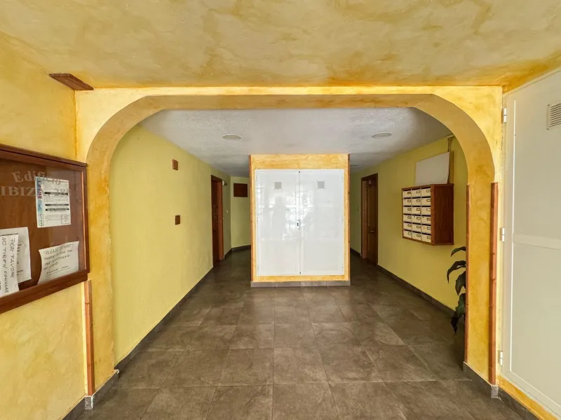 AMPLIO APARTAMENTO DE 99 M2 A 350 METROS DE PLAYA DEL CURA. 2 DORM. 1 BAÑO.
