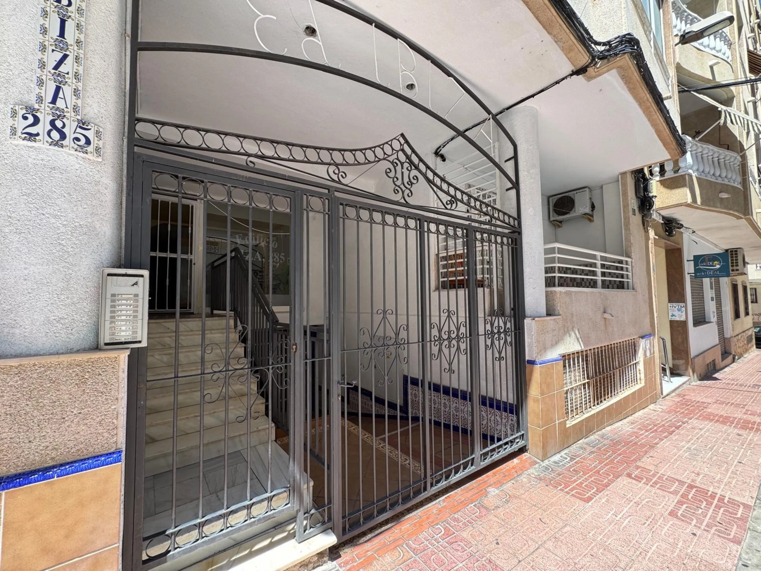 AMPLIO APARTAMENTO DE 99 M2 A 350 METROS DE PLAYA DEL CURA. 2 DORM. 1 BAÑO.
