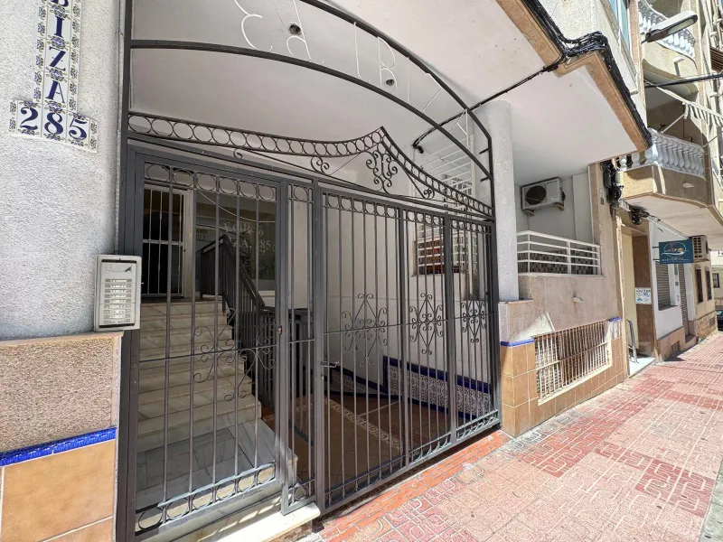 AMPLIO APARTAMENTO DE 99 M2 A 350 METROS DE PLAYA DEL CURA. 2 DORM. 1 BAÑO.