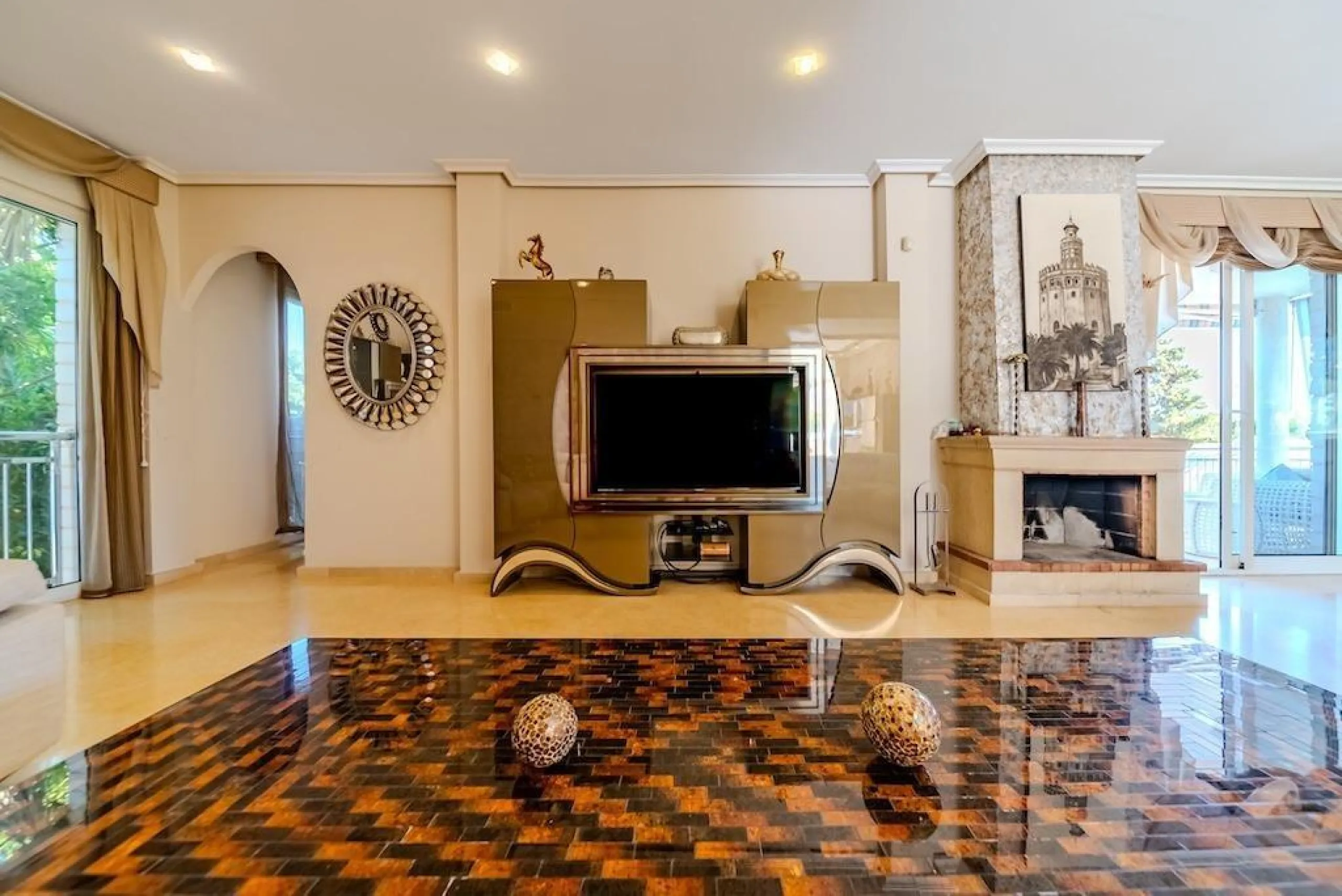 VILLA DE LUJO A 300 METROS DE PLAYA DE LA MATA. 5 DORM. 4 BAÑOS. SUPERFICIE 438 M2. PARCELA 790 M2.