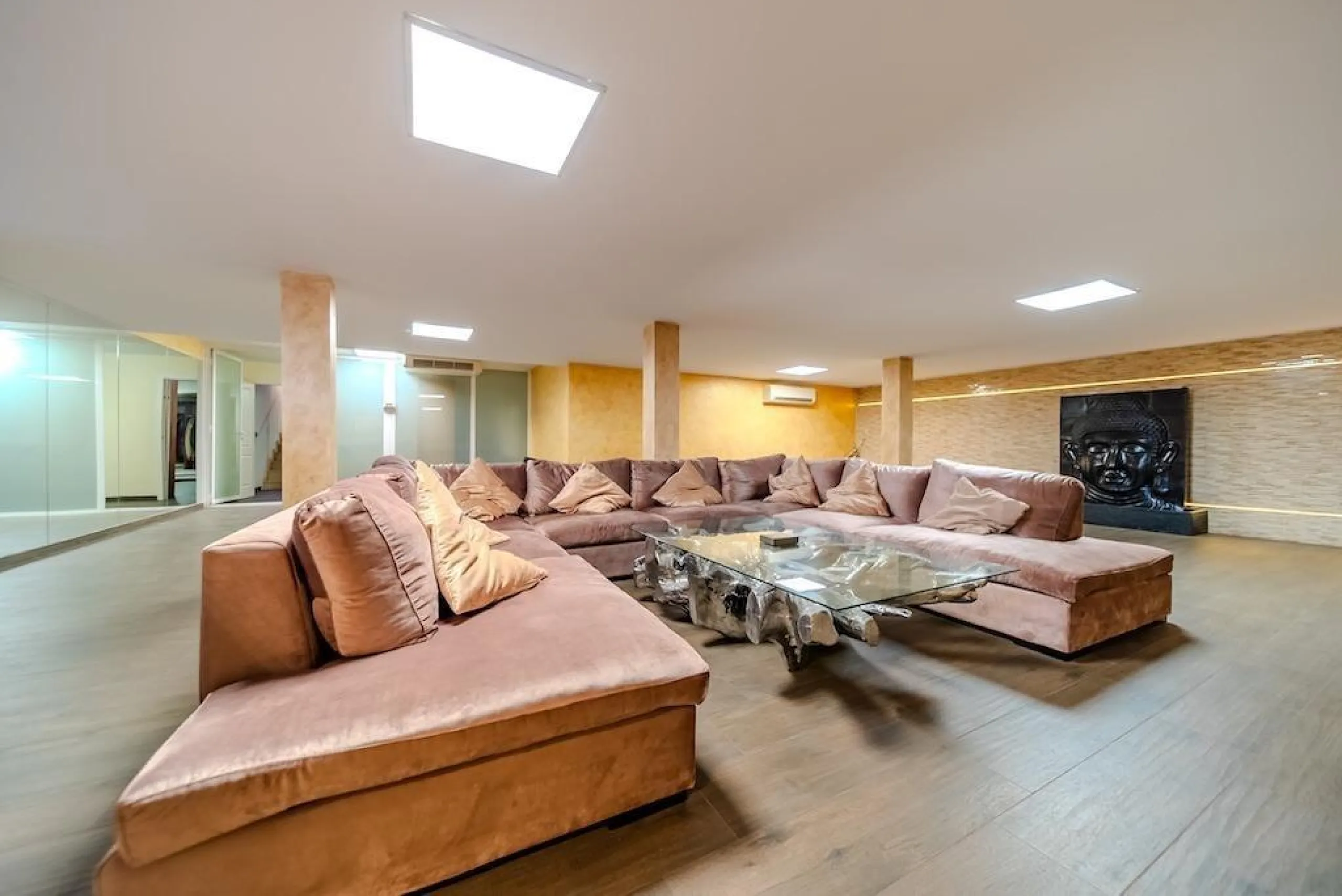 VILLA DE LUJO A 300 METROS DE PLAYA DE LA MATA. 5 DORM. 4 BAÑOS. SUPERFICIE 438 M2. PARCELA 790 M2.