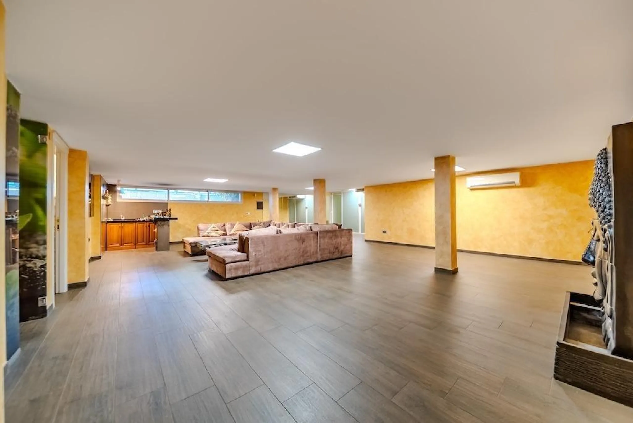 VILLA DE LUJO A 300 METROS DE PLAYA DE LA MATA. 5 DORM. 4 BAÑOS. SUPERFICIE 438 M2. PARCELA 790 M2.