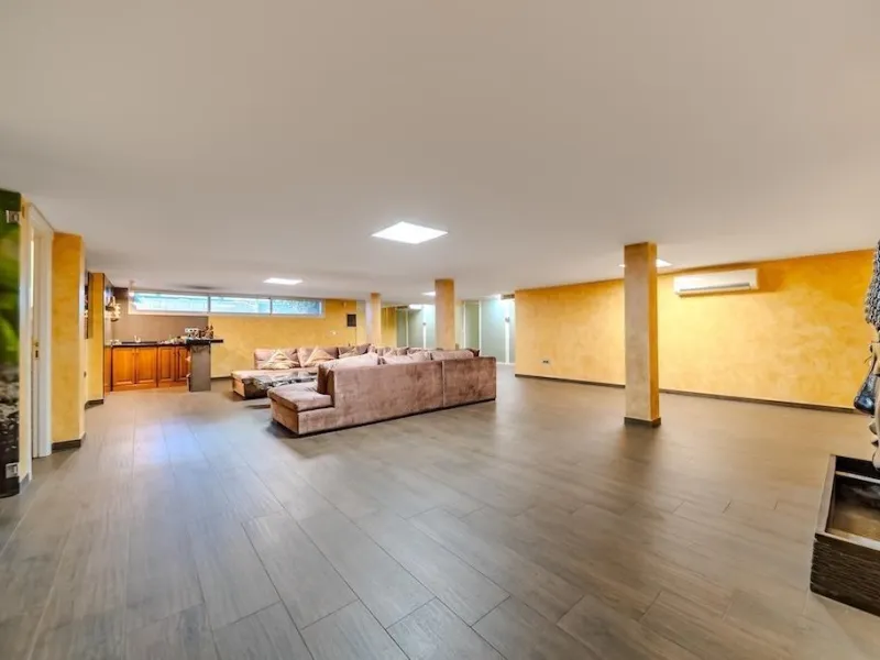 VILLA DE LUJO A 300 METROS DE PLAYA DE LA MATA. 5 DORM. 4 BAÑOS. SUPERFICIE 438 M2. PARCELA 790 M2.