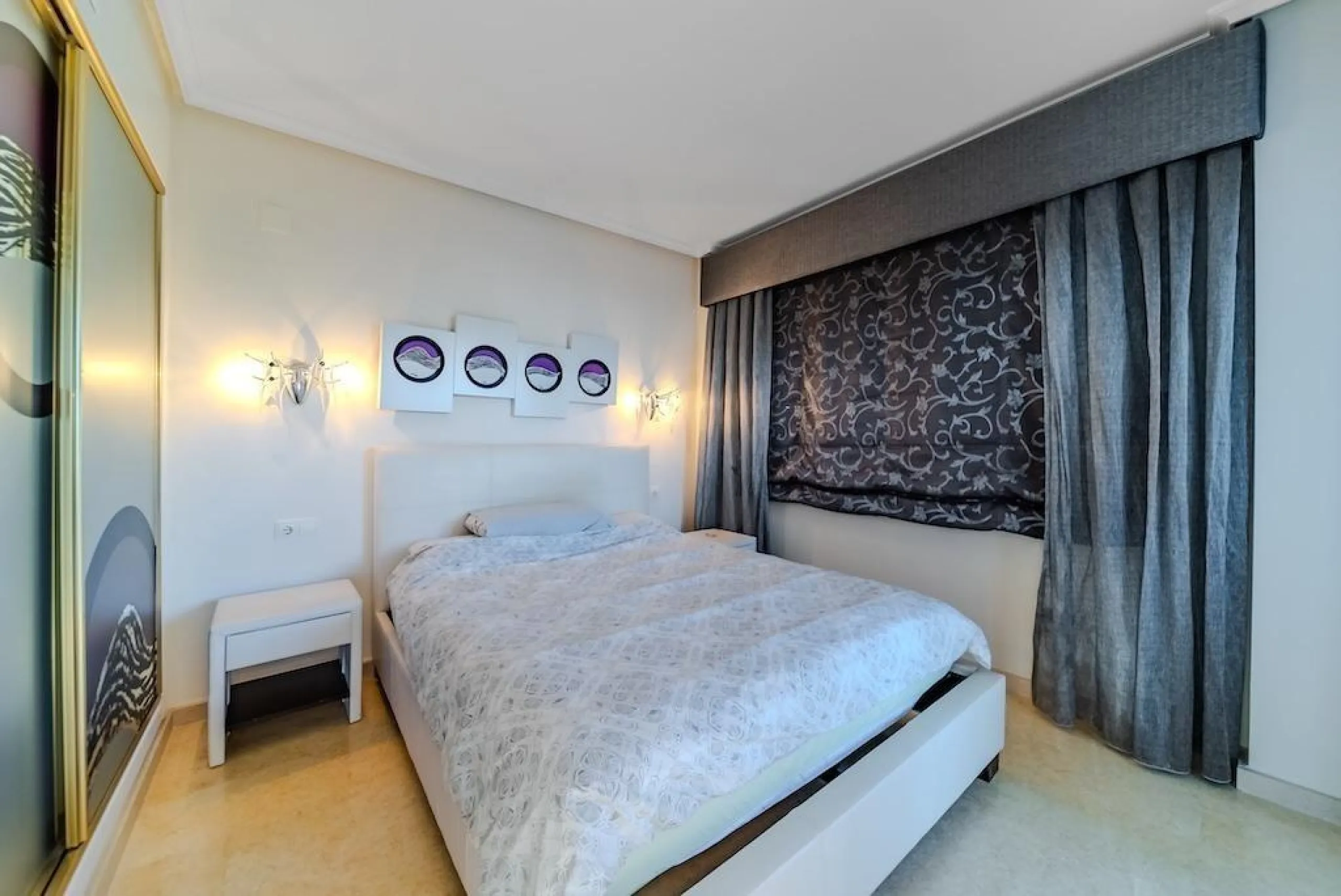 VILLA DE LUJO A 300 METROS DE PLAYA DE LA MATA. 5 DORM. 4 BAÑOS. SUPERFICIE 438 M2. PARCELA 790 M2.