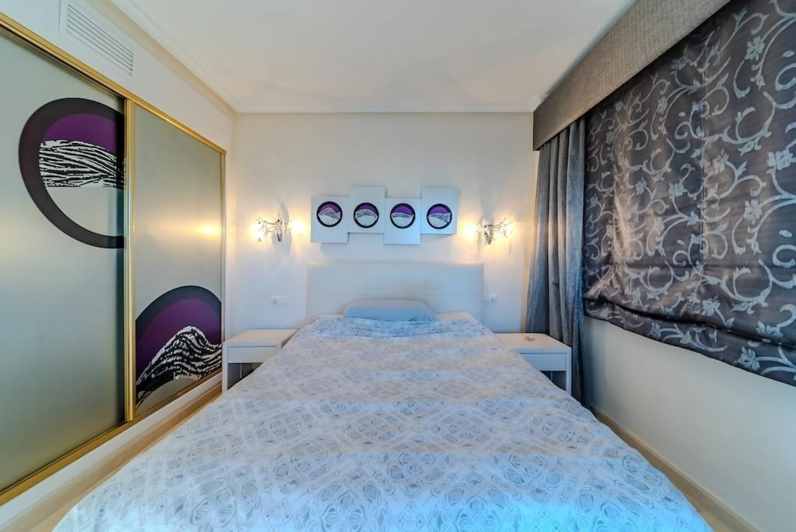 VILLA DE LUJO A 300 METROS DE PLAYA DE LA MATA. 5 DORM. 4 BAÑOS. SUPERFICIE 438 M2. PARCELA 790 M2.