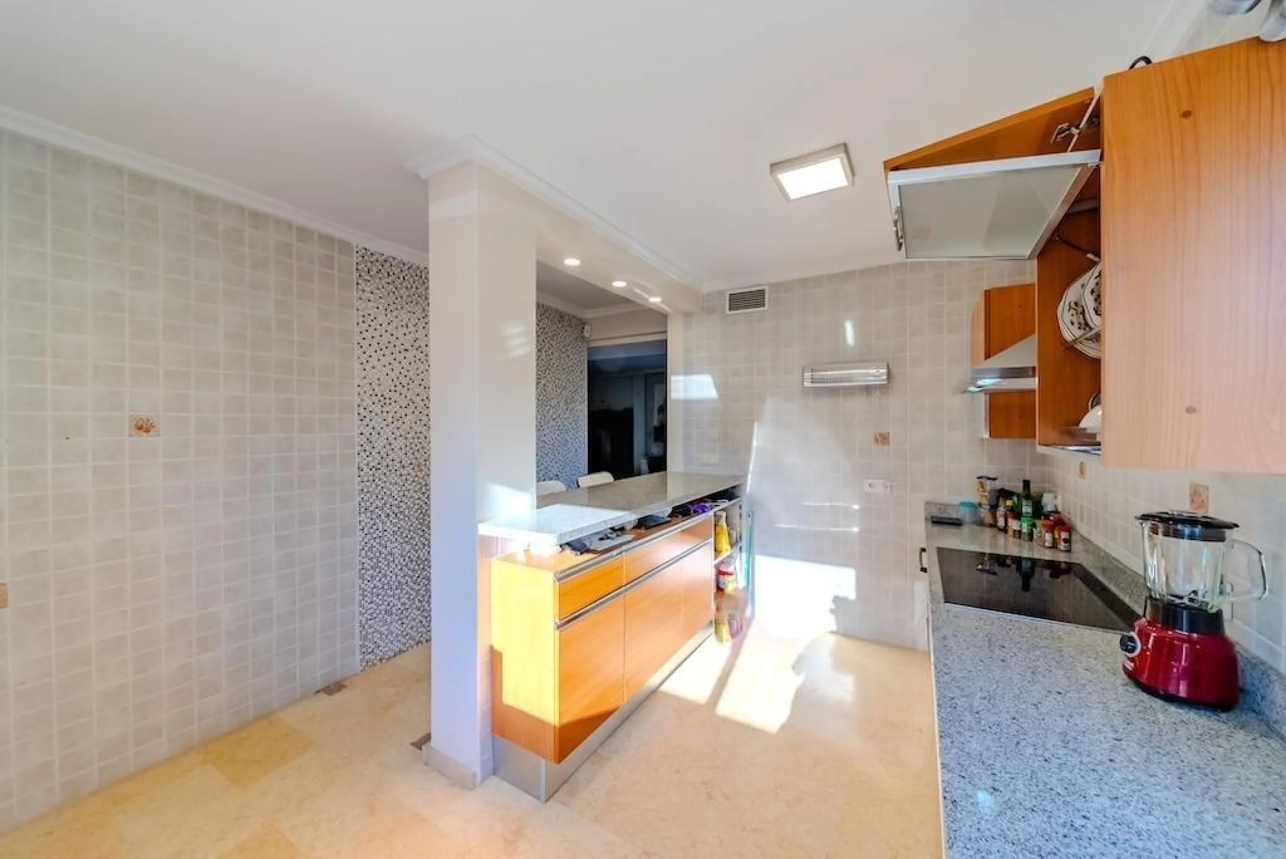 VILLA DE LUJO A 300 METROS DE PLAYA DE LA MATA. 5 DORM. 4 BAÑOS. SUPERFICIE 438 M2. PARCELA 790 M2.