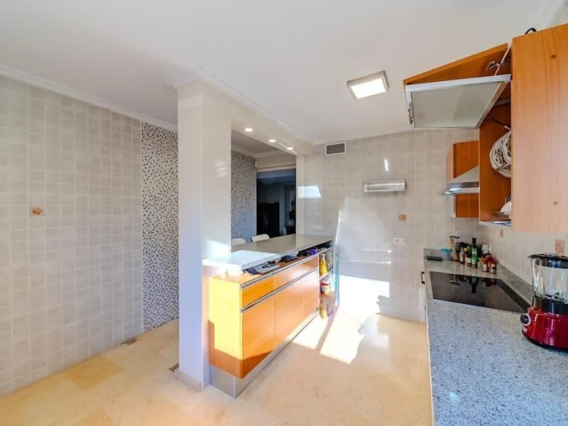 VILLA DE LUJO A 300 METROS DE PLAYA DE LA MATA. 5 DORM. 4 BAÑOS. SUPERFICIE 438 M2. PARCELA 790 M2.