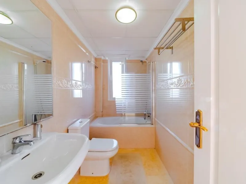 VILLA DE LUJO A 300 METROS DE PLAYA DE LA MATA. 5 DORM. 4 BAÑOS. SUPERFICIE 438 M2. PARCELA 790 M2.