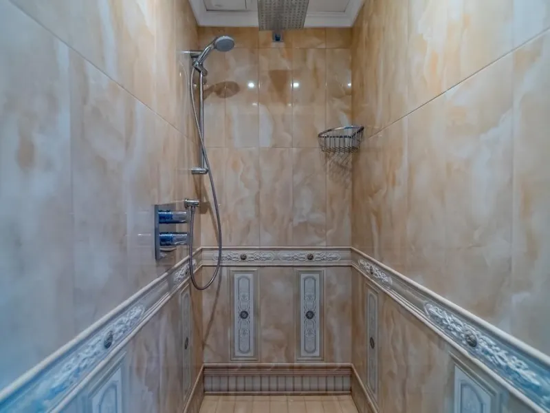 VILLA DE LUJO A 300 METROS DE PLAYA DE LA MATA. 5 DORM. 4 BAÑOS. SUPERFICIE 438 M2. PARCELA 790 M2.