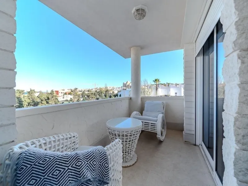 VILLA DE LUJO A 300 METROS DE PLAYA DE LA MATA. 5 DORM. 4 BAÑOS. SUPERFICIE 438 M2. PARCELA 790 M2.