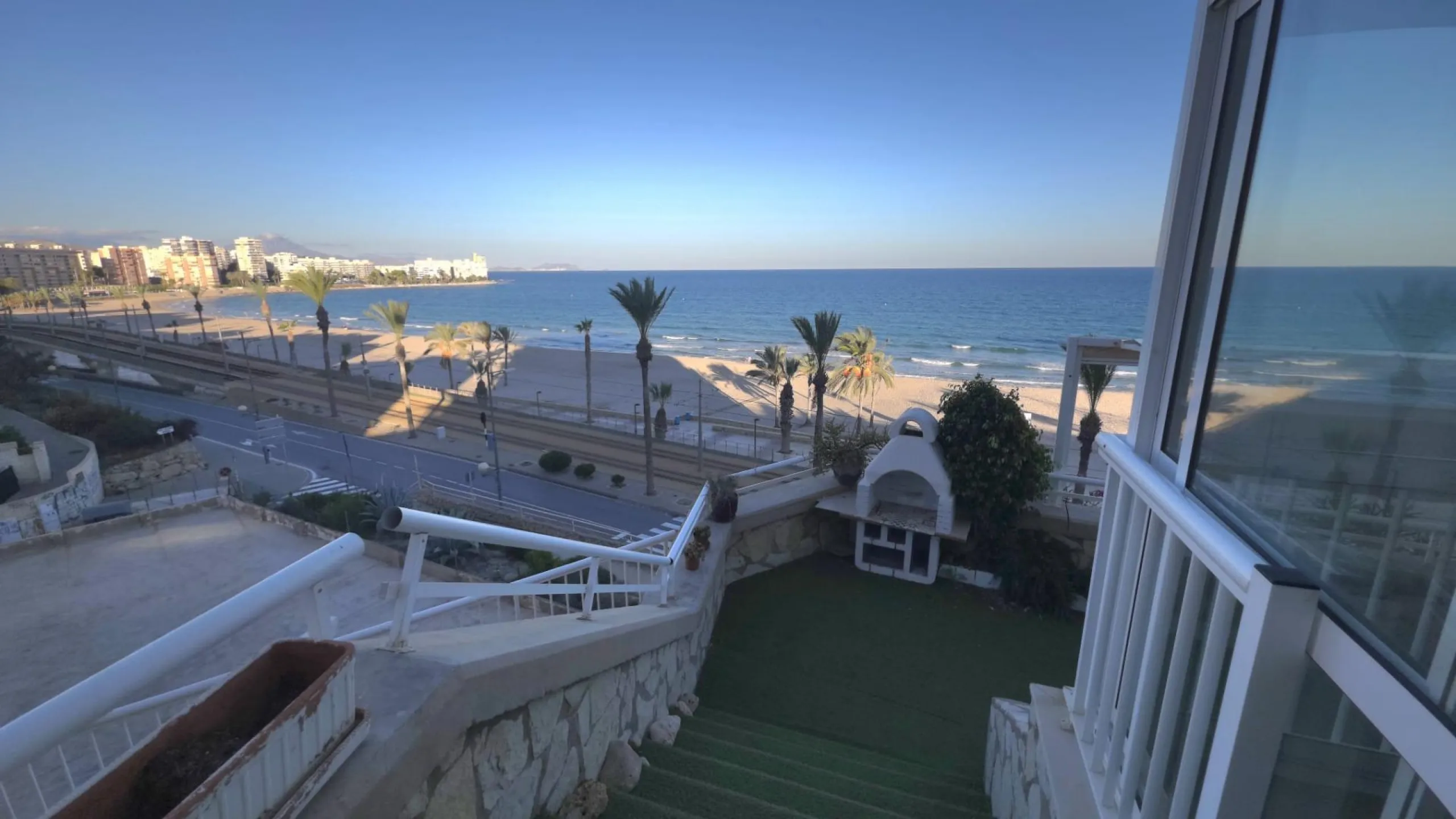 Piso en Primera Línea de Playa Muchavista, El Campello