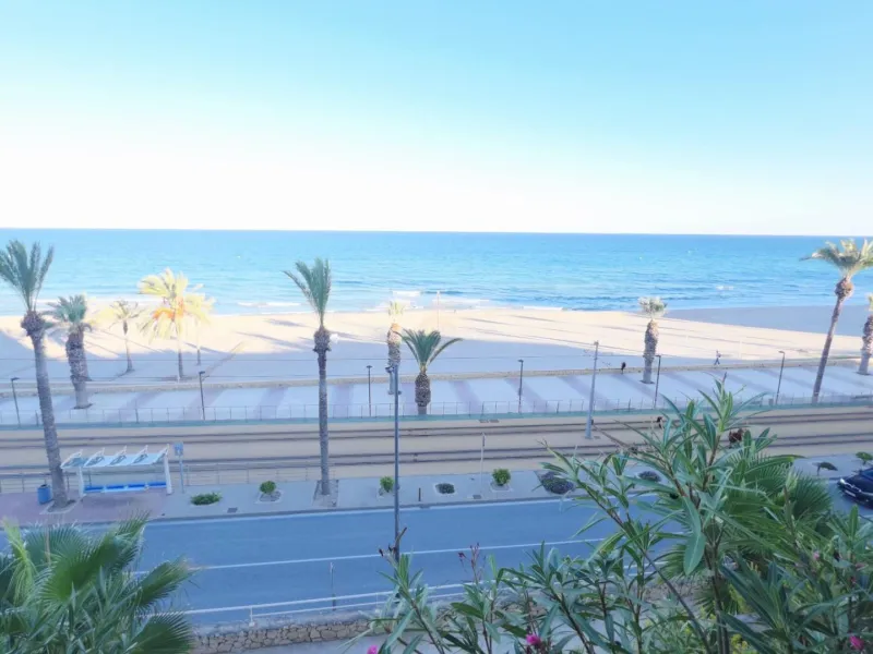Piso en Primera Línea de Playa Muchavista, El Campello