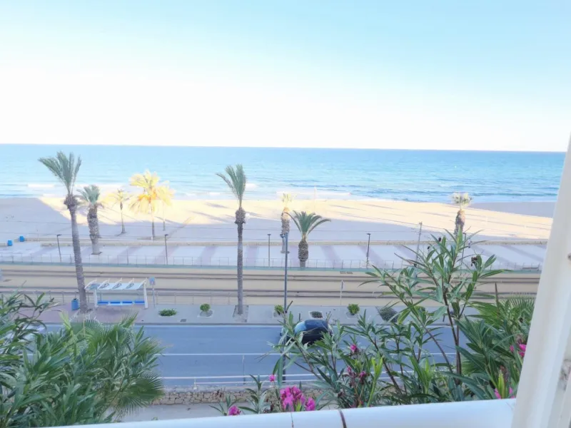 Piso en Primera Línea de Playa Muchavista, El Campello