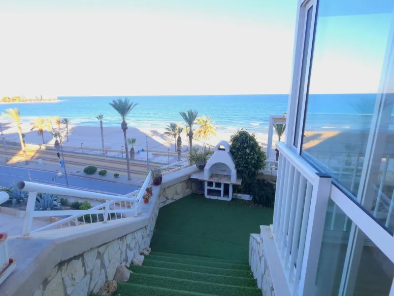Piso en Primera Línea de Playa Muchavista, El Campello