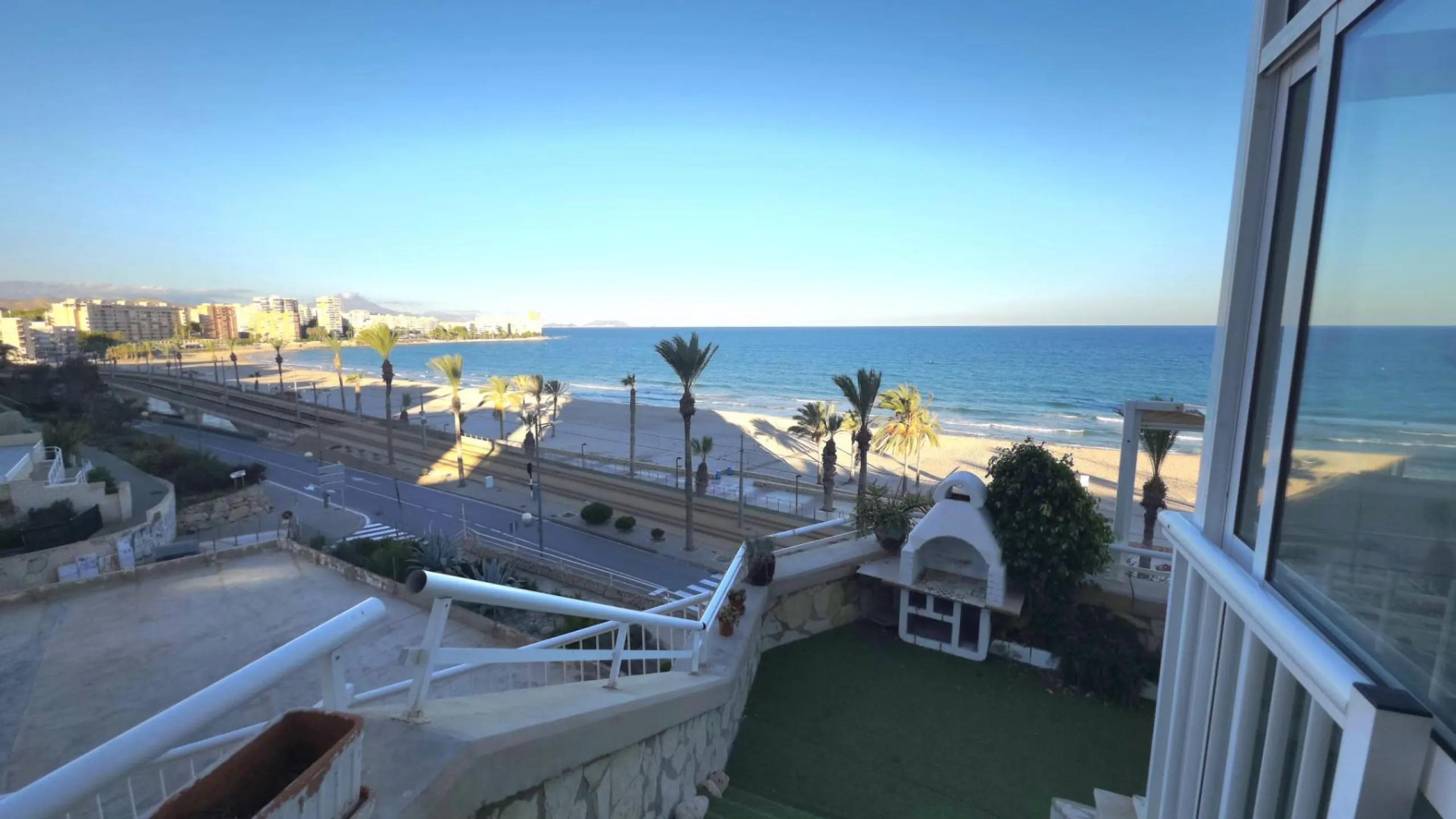 Piso en Primera Línea de Playa Muchavista, El Campello
